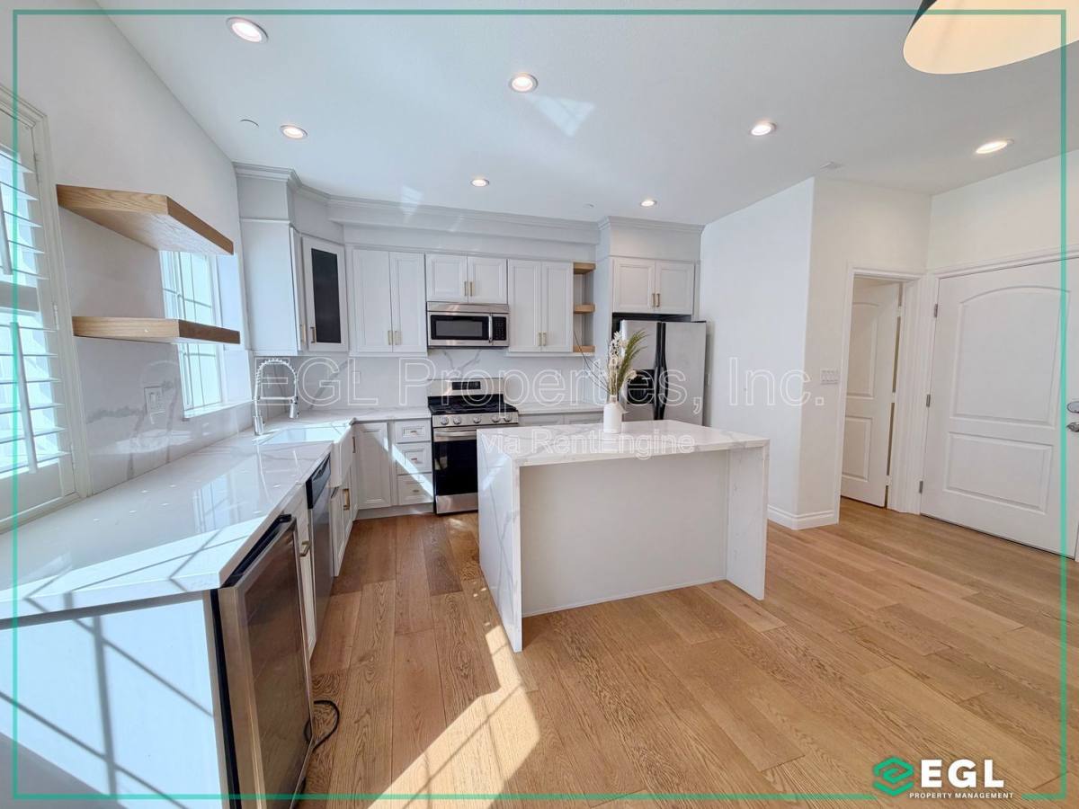 Apartment for rent at 1521 S Hayworth Ave #102, Los Angeles, CA 90035