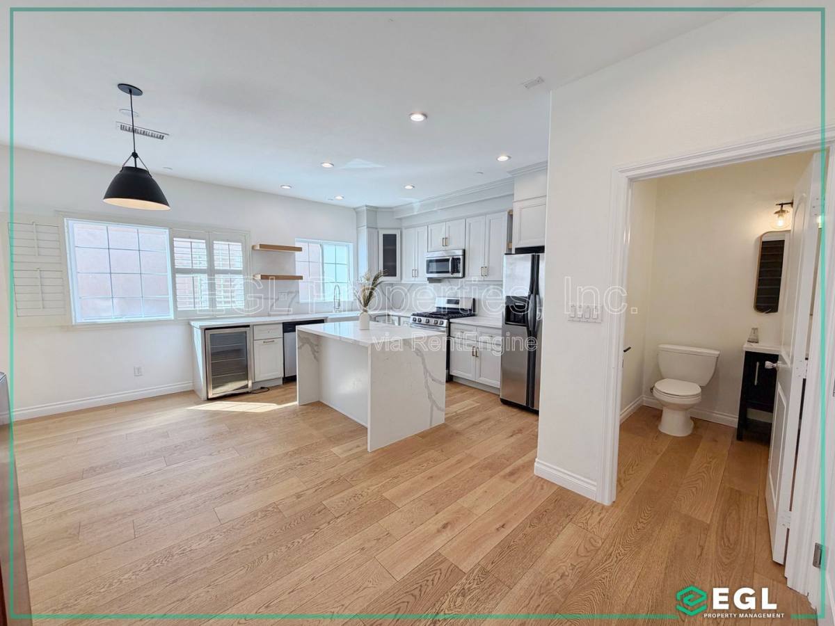 Apartment for rent at 1521 S Hayworth Ave #102, Los Angeles, CA 90035