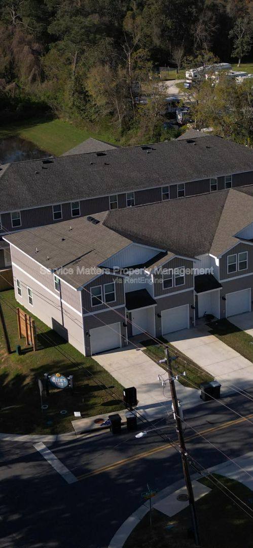 Townhouse for rent at 1401 Maritime Dr, Pensacola, FL 32507