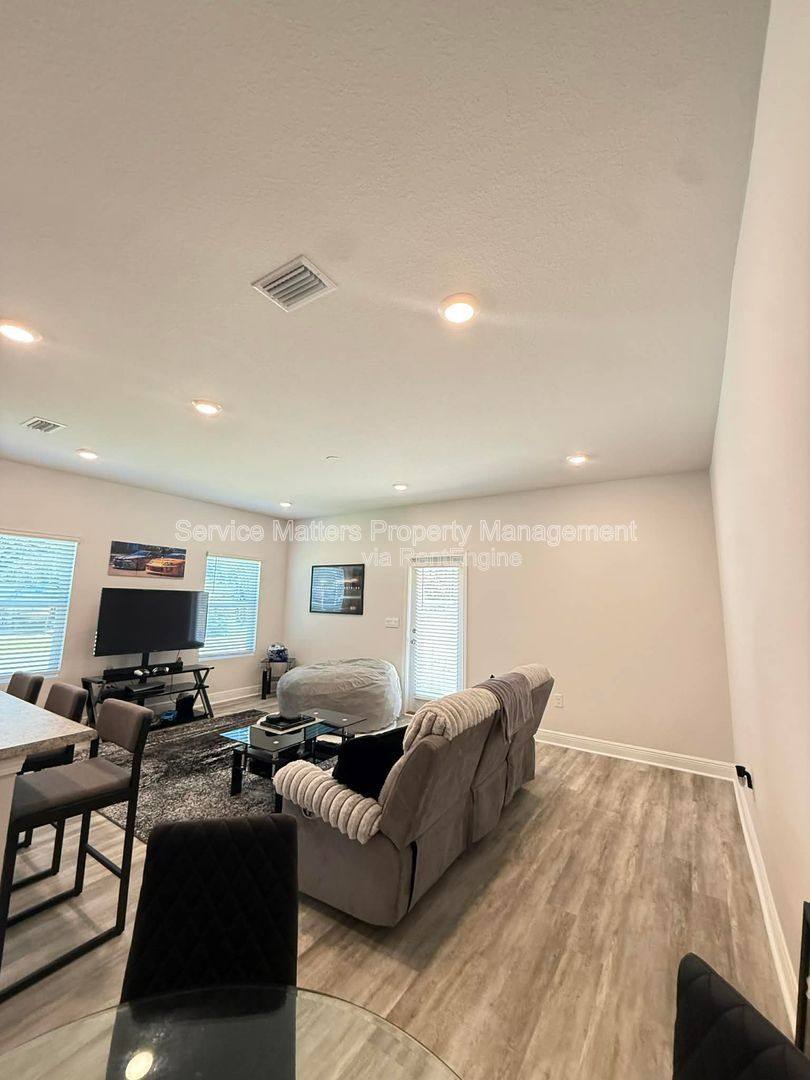 Townhouse for rent at 1401 Maritime Dr, Pensacola, FL 32507
