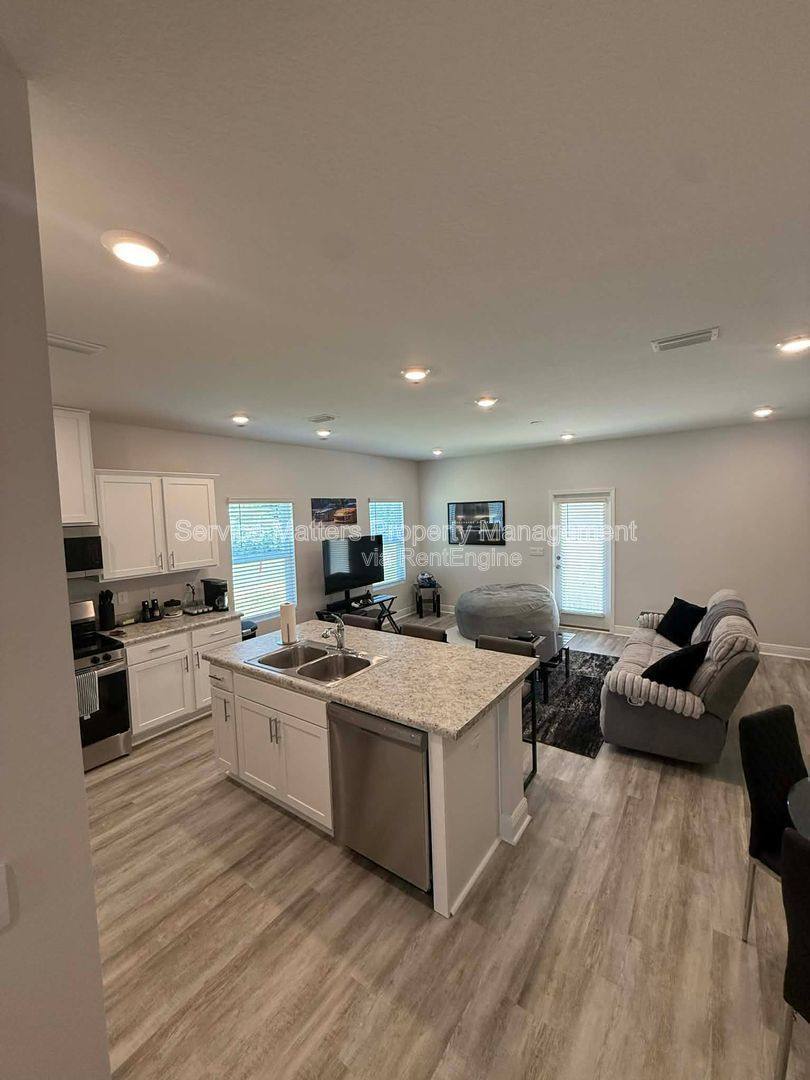 Townhouse for rent at 1401 Maritime Dr, Pensacola, FL 32507