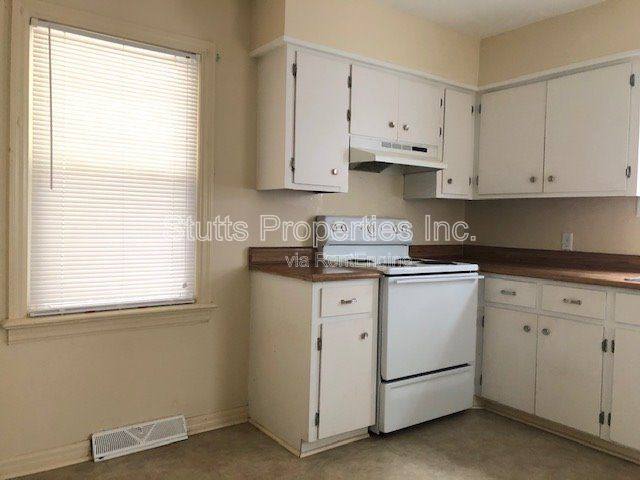 House for rent at 1938 Shade Ave, Florence, AL 35630