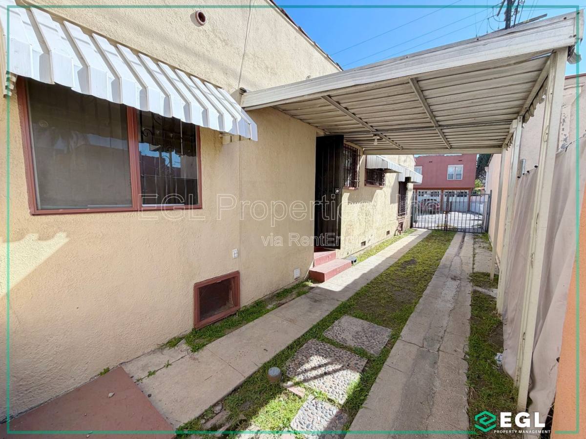 Apartment for rent at 4861 W 23rd St, Los Angeles, CA 90016
