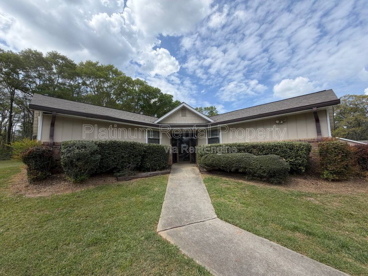 Apartment for rent at 1492 Waverly Way #B-3, Monroe, GA 30656