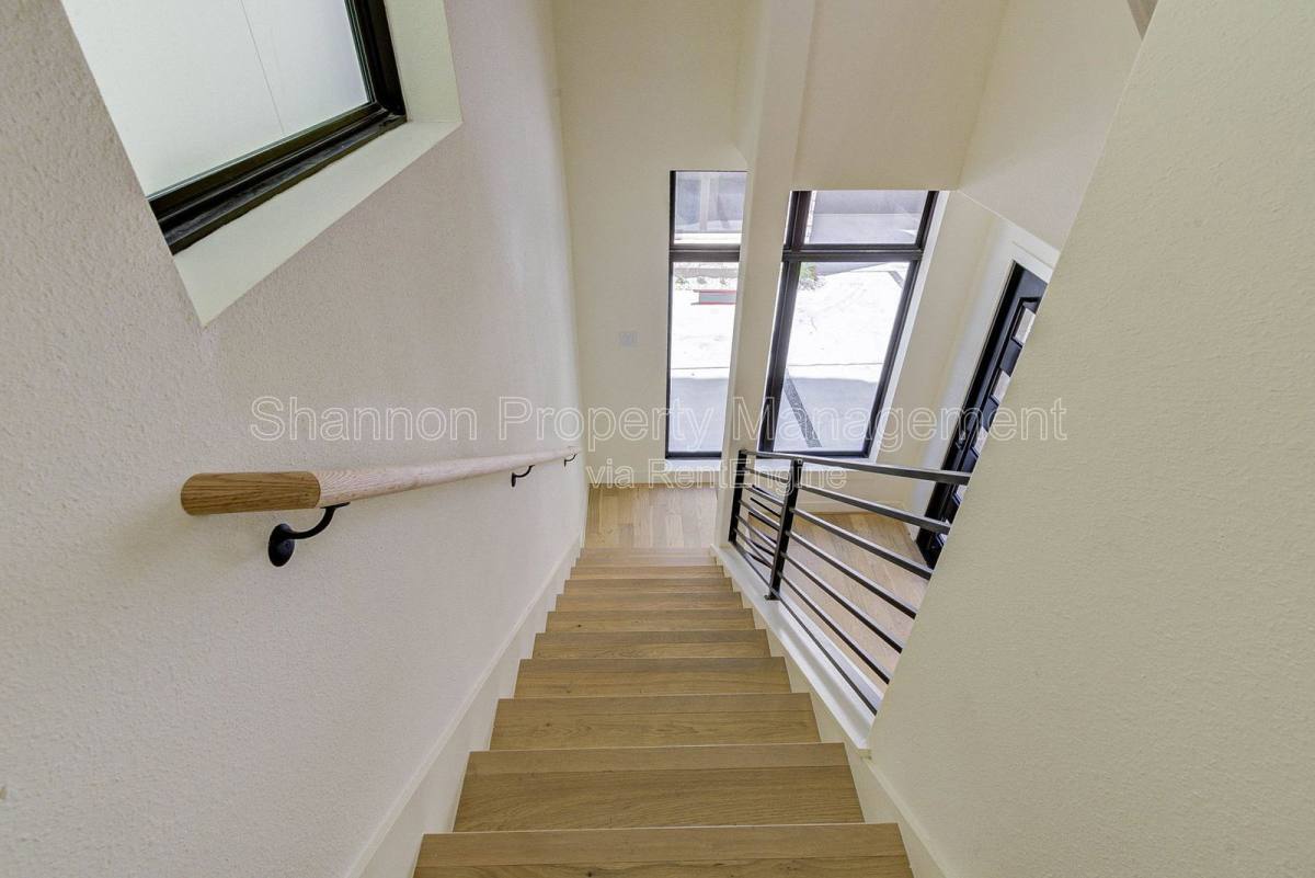 Townhouse for rent at 1803 Dunlavy St, Houston, TX 77006