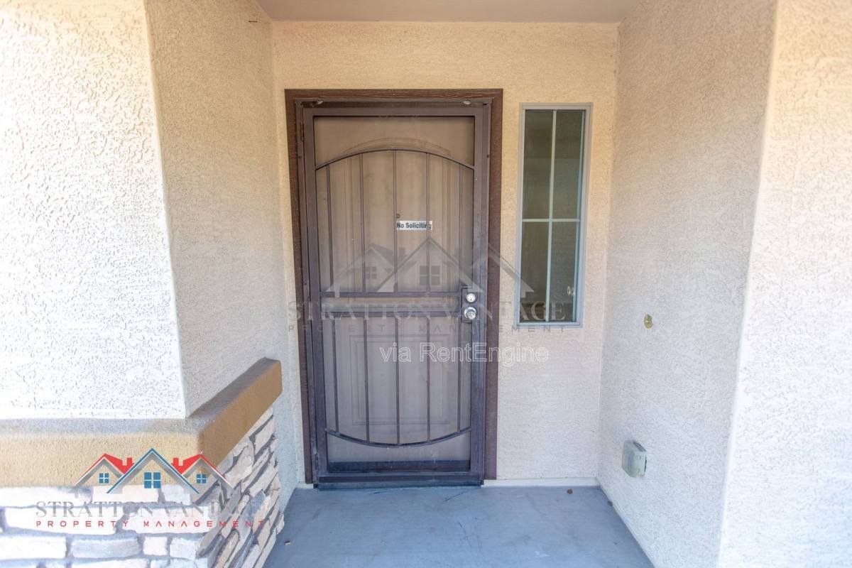 House for rent at 9096 N 97th Dr, Peoria, AZ 85345