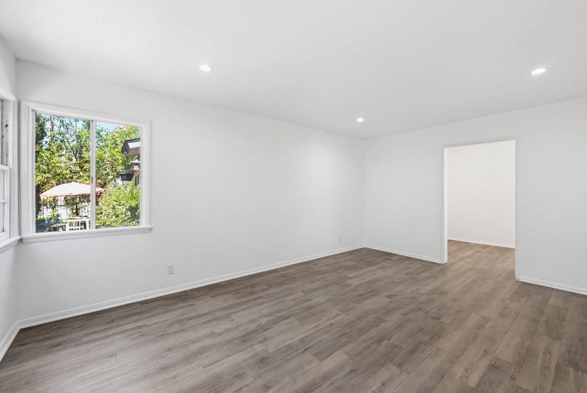 Apartment for rent at 4264 W Broadway #C, Hawthorne, CA 90250