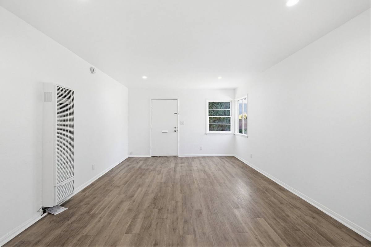 Apartment for rent at 4264 W Broadway #C, Hawthorne, CA 90250