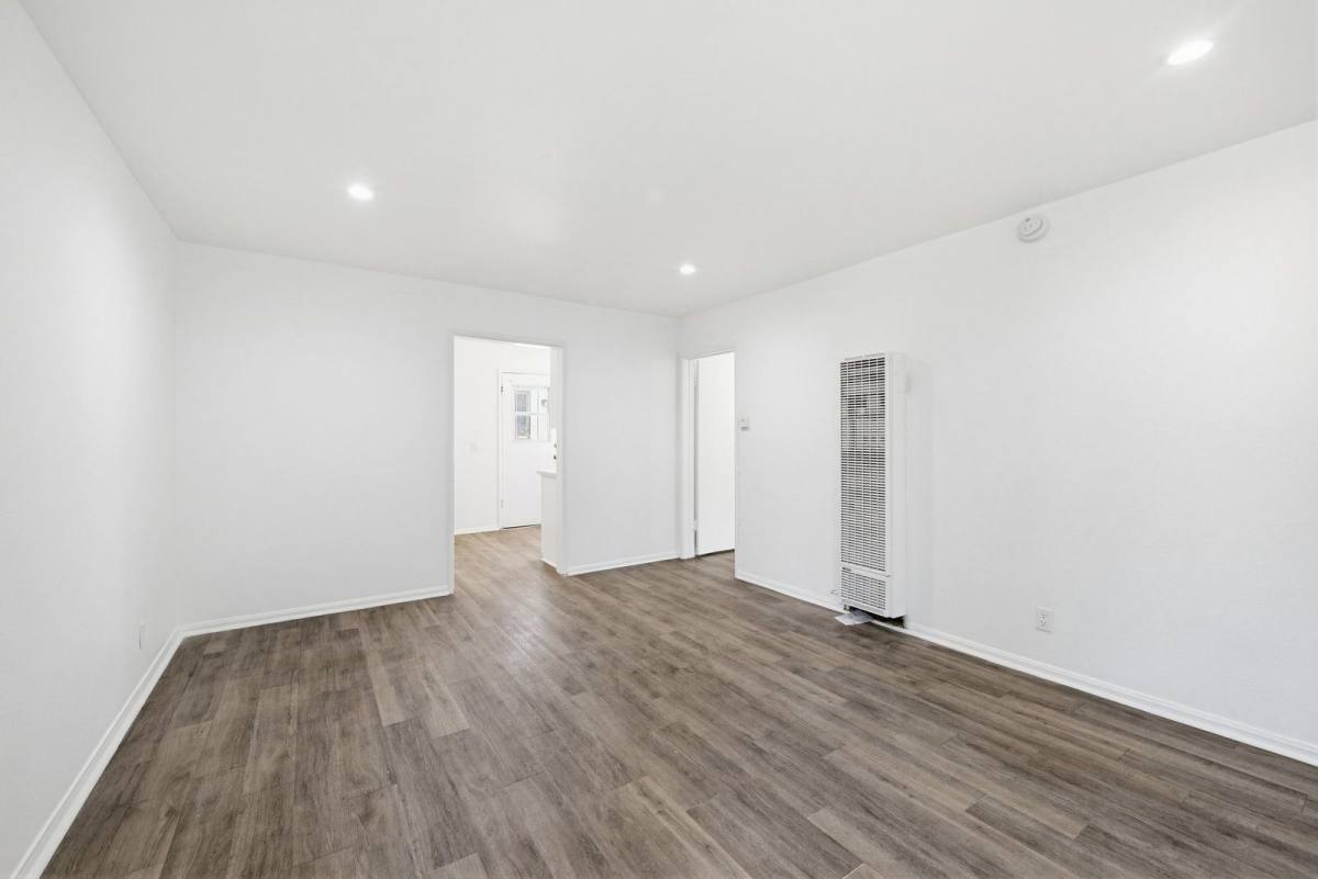 Apartment for rent at 4264 W Broadway #C, Hawthorne, CA 90250