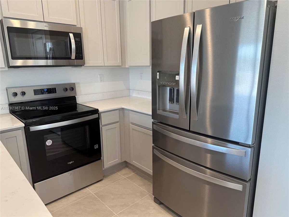 Townhouse for rent at 822 SW 11th Terrace, Homestead, FL 33034