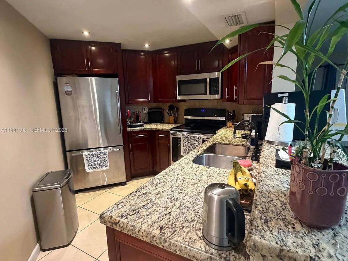 Apartment for rent at 9715 Fontainebleau Blvd, Miami, FL 33172
