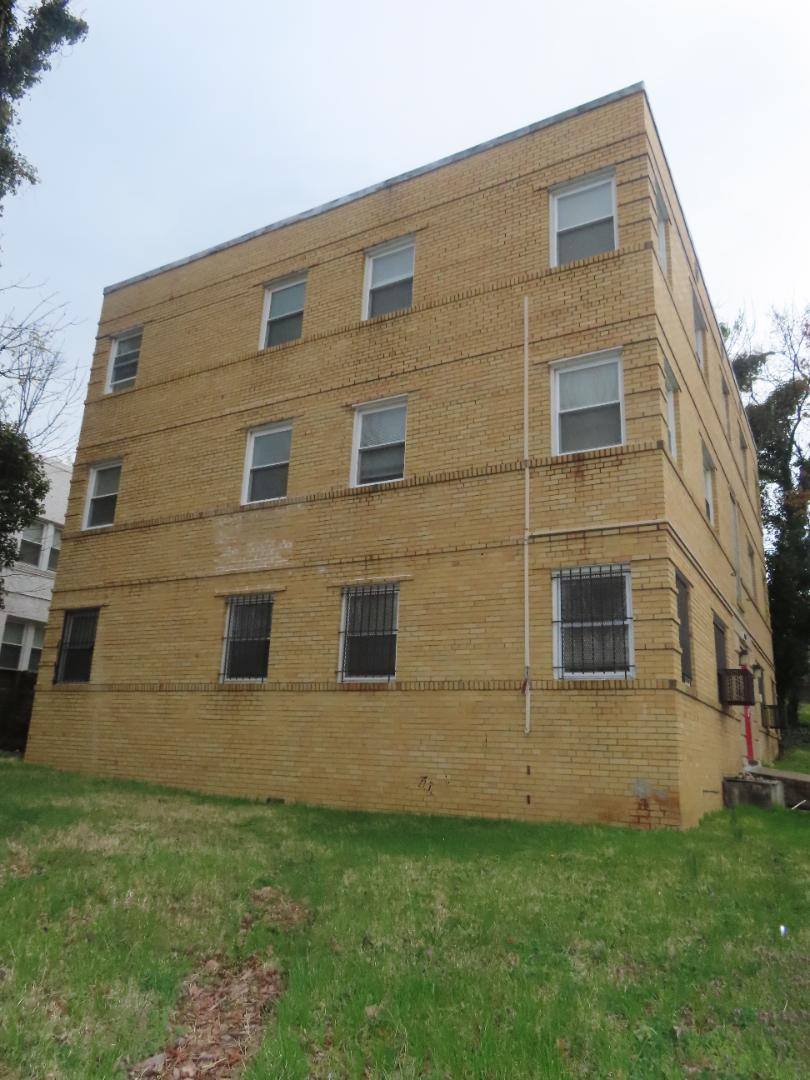 Apartment for rent at 1700 29th St SE #102, Washington, DC 20020