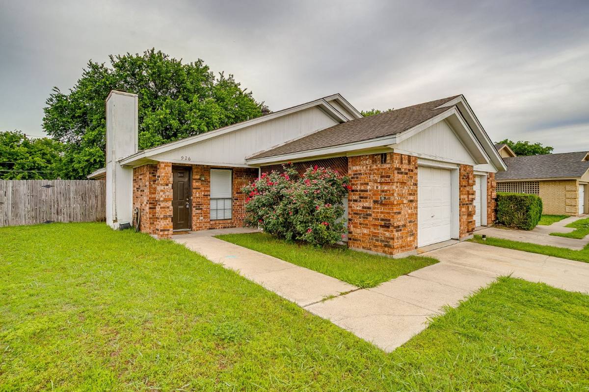 House for rent at 926 Irene St, Burleson, TX 76028