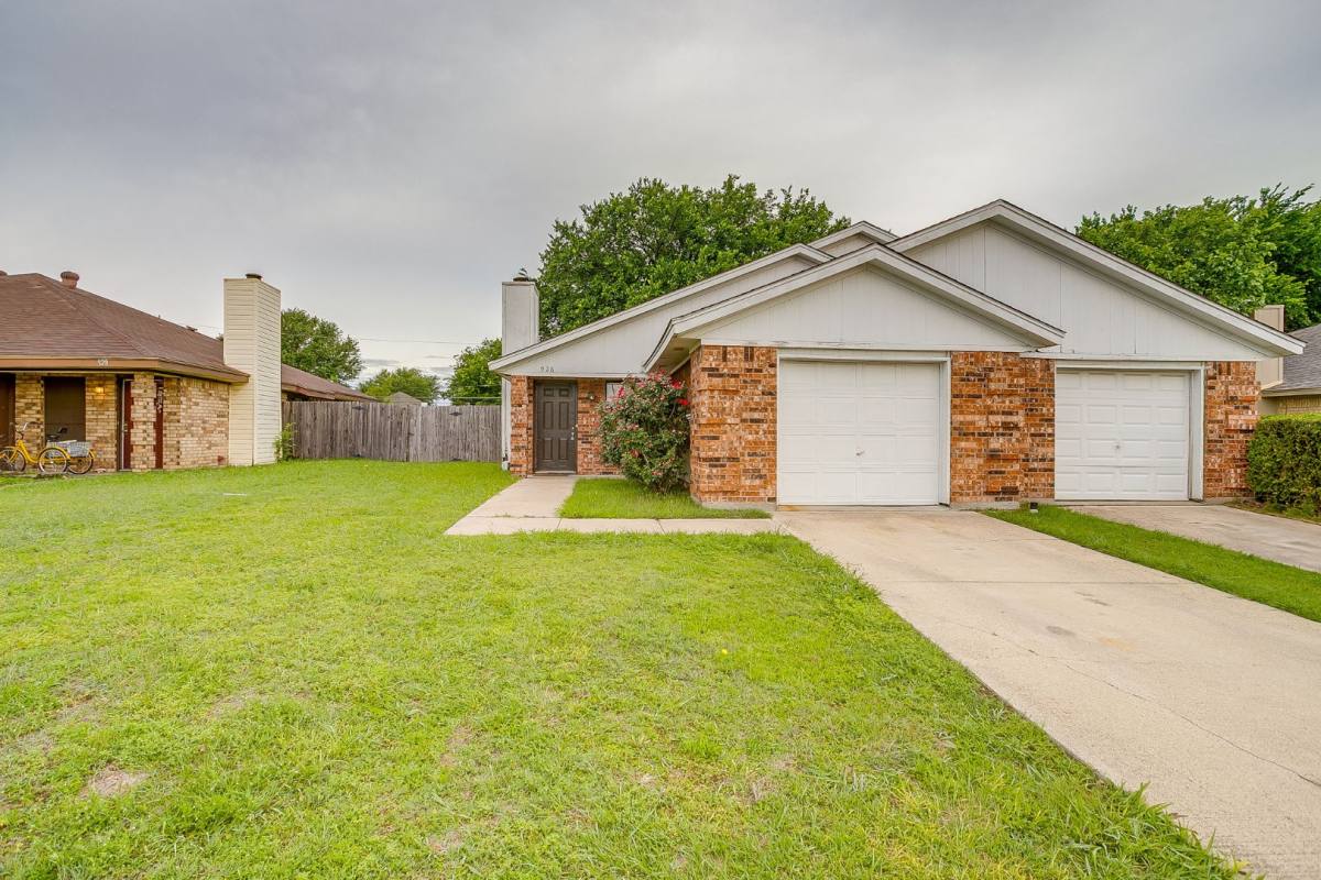 House for rent at 926 Irene St, Burleson, TX 76028