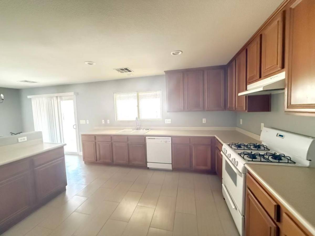 House for rent at 7548 Hope Valley St #HOPE Cw, Las Vegas, NV 89139