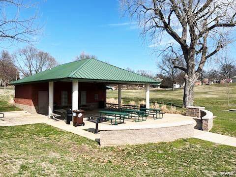 House for rent at 5116 Deville Ave, Saint Louis, MO 63119