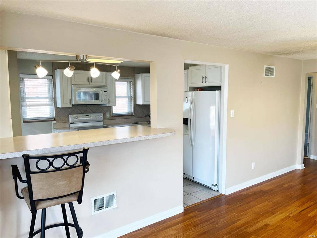House for rent at 5116 Deville Ave, Saint Louis, MO 63119