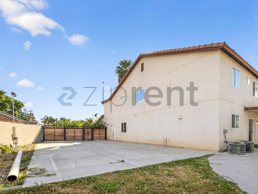 House for rent at 12104 Timberpointe Dr, Bakersfield, CA 93312