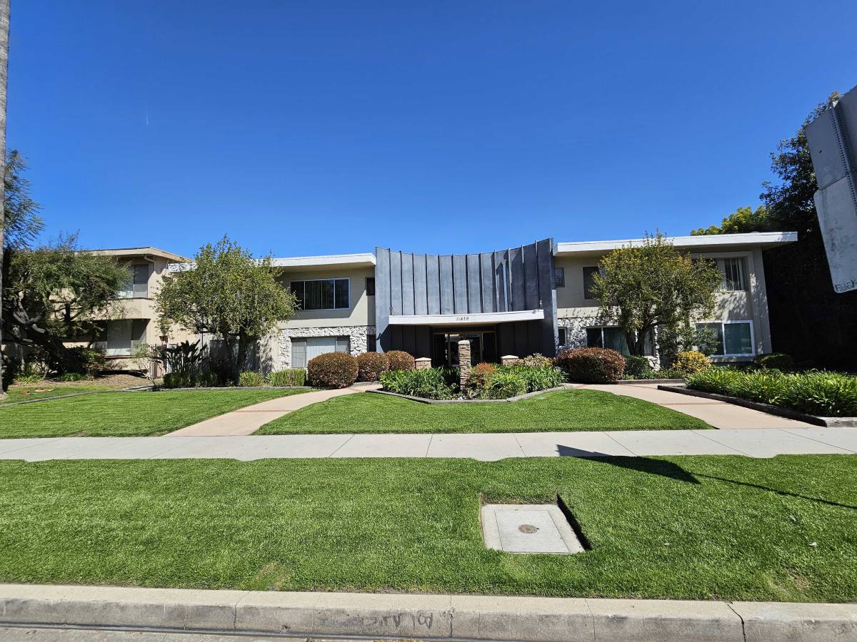 Apartment for rent at 11839 Magnolia Blvd #26, Valley Village, CA 91607