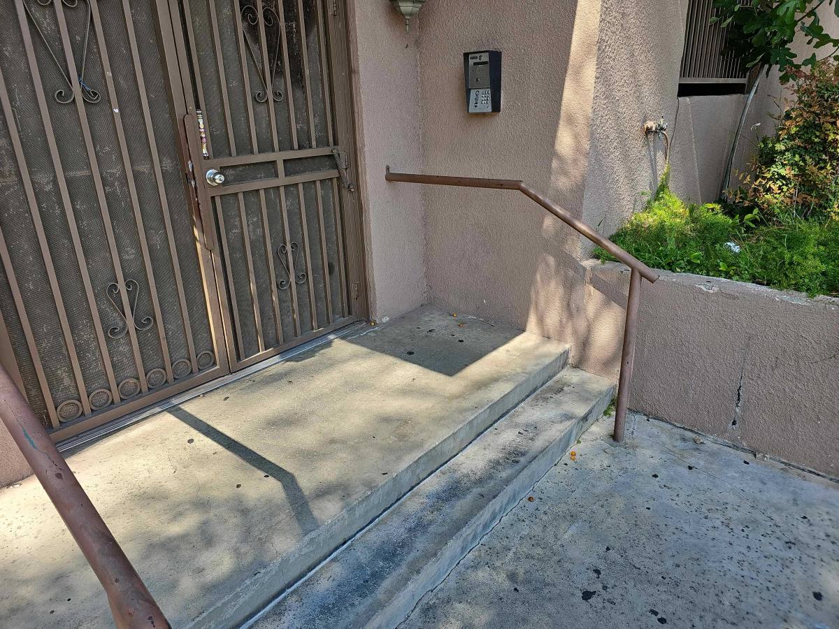 Apartment for rent at 11469 Collins St #210, North Hollywood, CA 91601