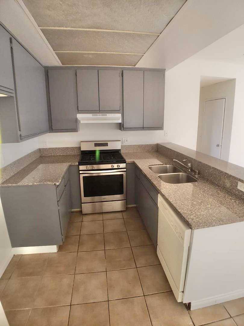 Apartment for rent at 11469 Collins St #210, North Hollywood, CA 91601