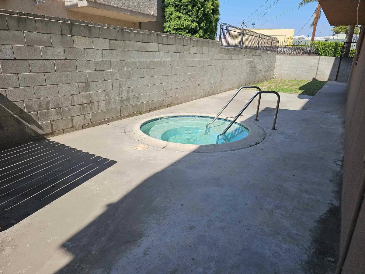 Apartment for rent at 11469 Collins St #210, North Hollywood, CA 91601