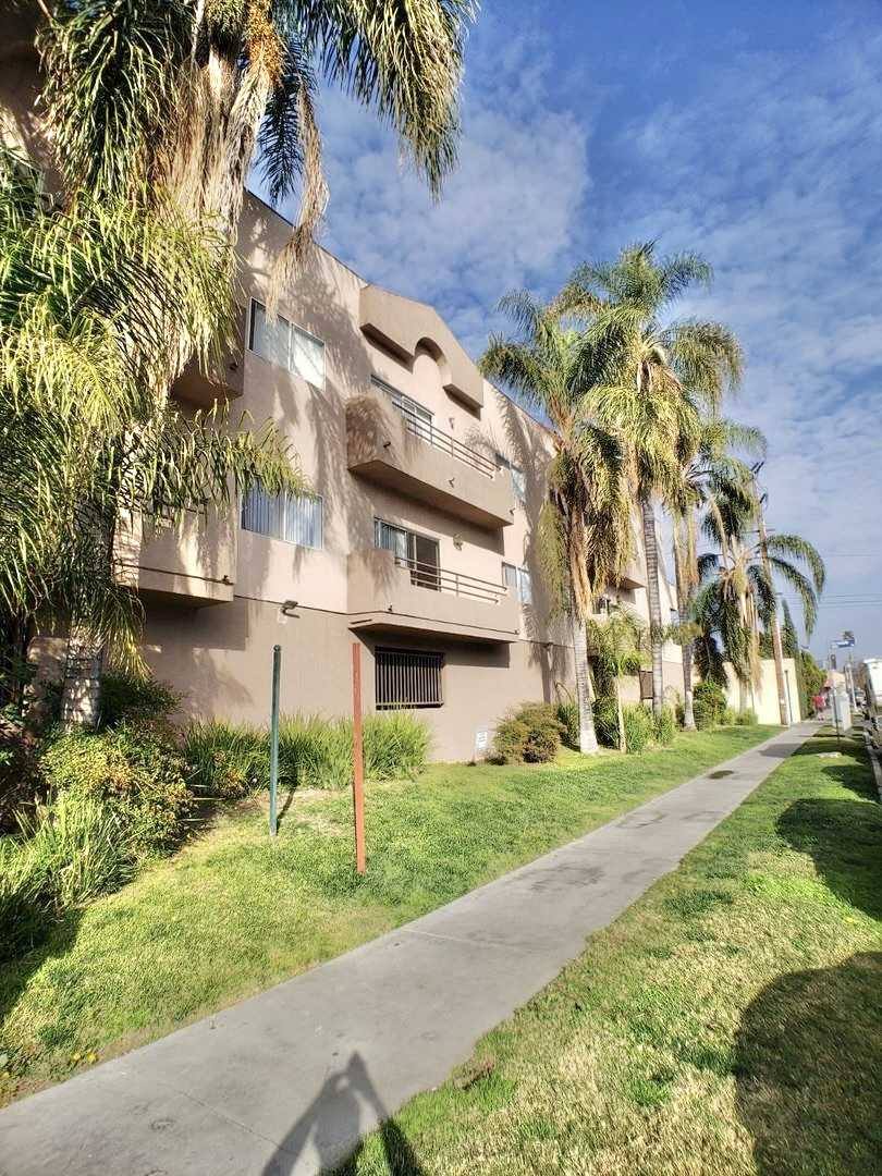 Apartment for rent at 11469 Collins St #210, North Hollywood, CA 91601
