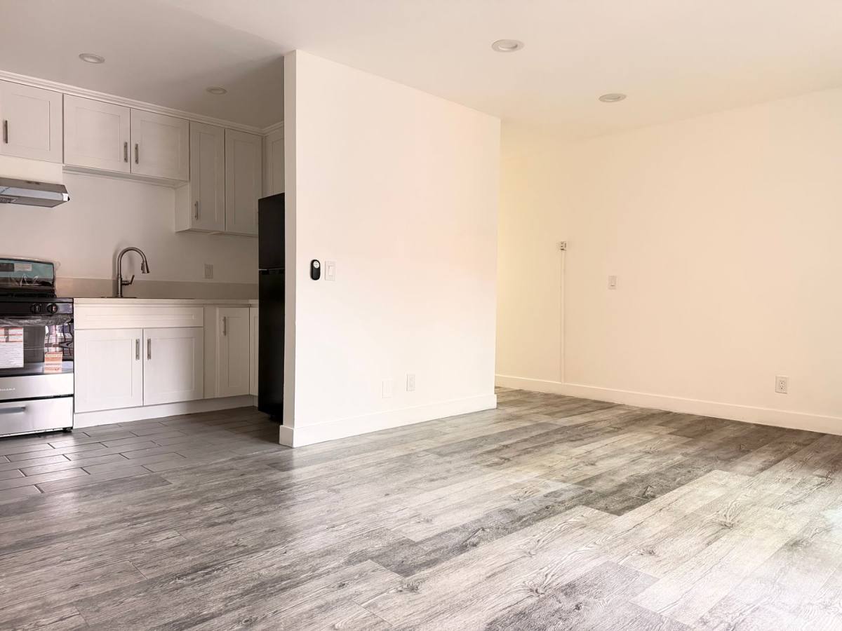 Apartment for rent at 15855 Saticoy, Van Nuys, CA 91406