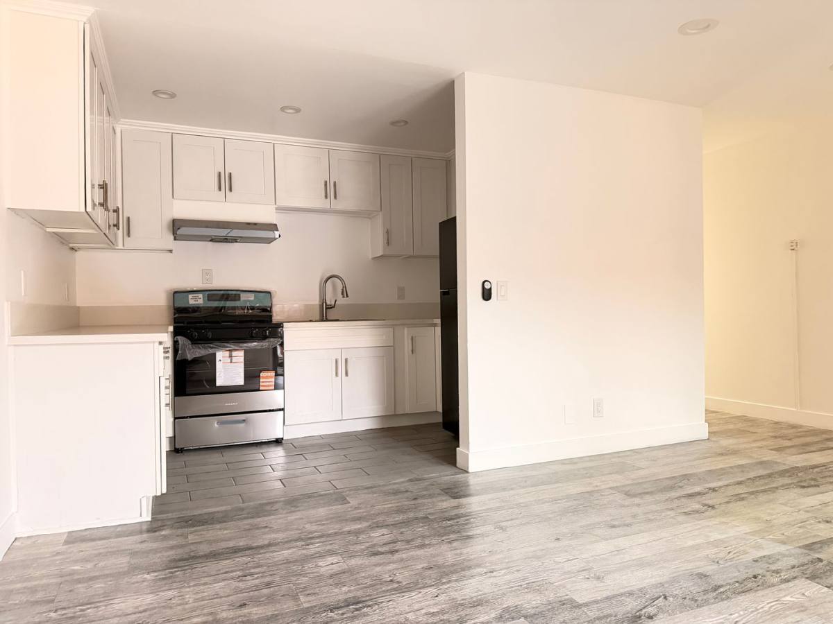 Apartment for rent at 15855 Saticoy, Van Nuys, CA 91406