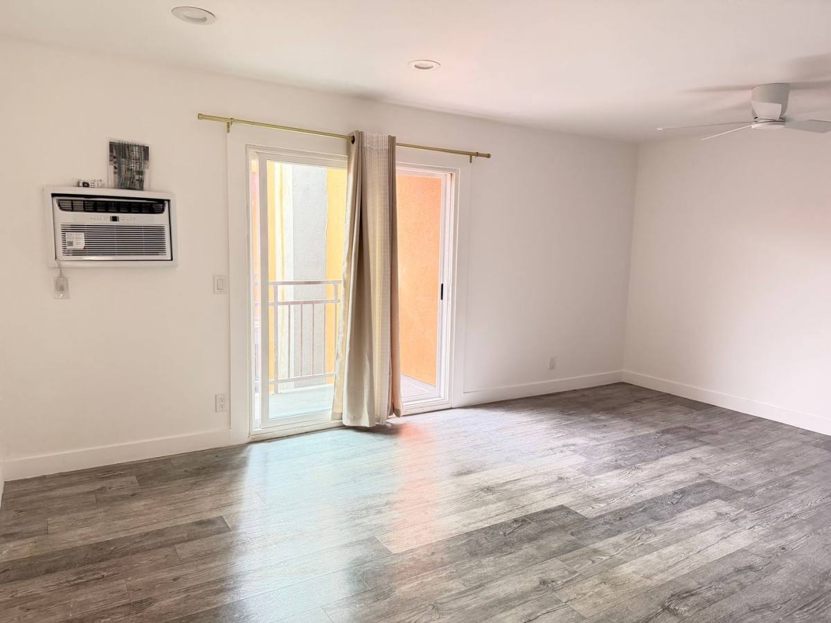 Apartment for rent at 15855 Saticoy, Van Nuys, CA 91406