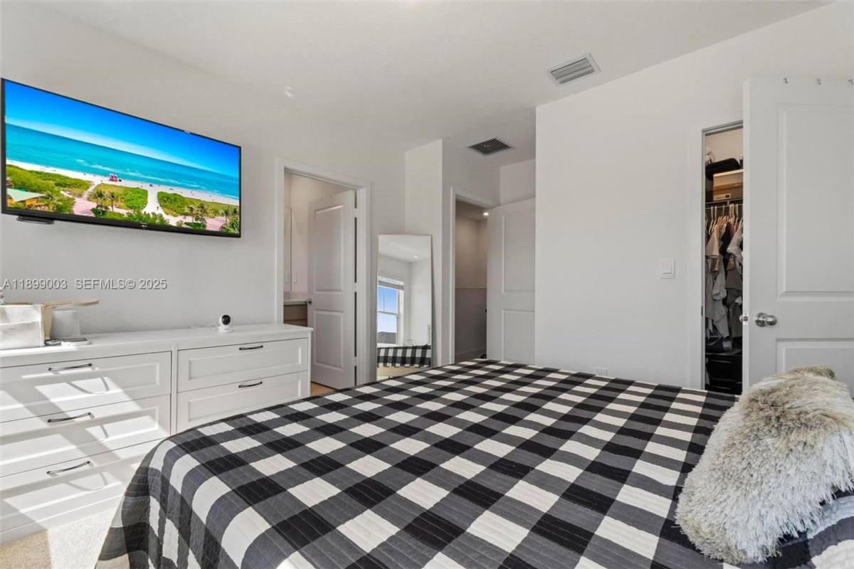 House for rent at 377 NE 1st Dr, Homestead, FL 33034
