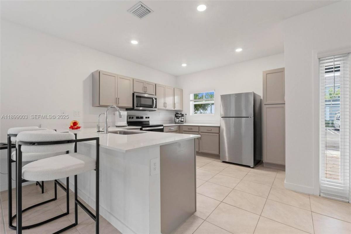 House for rent at 377 NE 1st Dr, Homestead, FL 33034