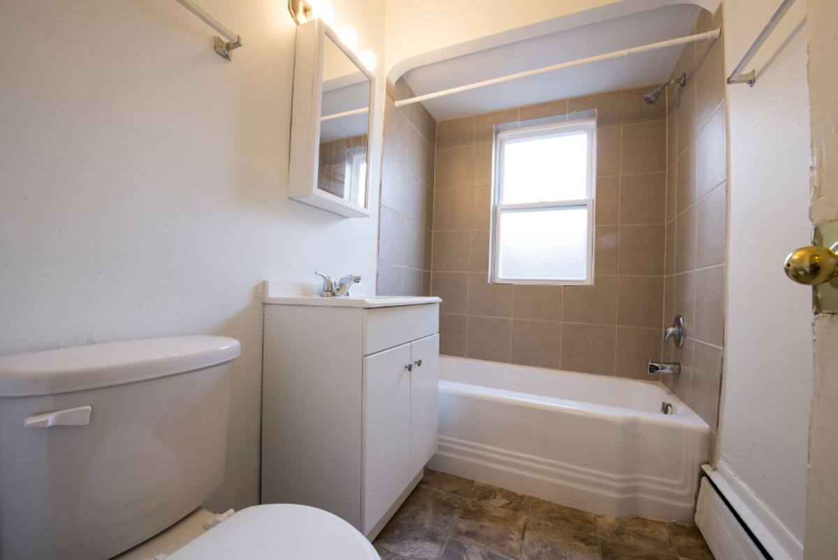 Apartment for rent at 5018 W Jackson Blvd, Chicago, IL 60644