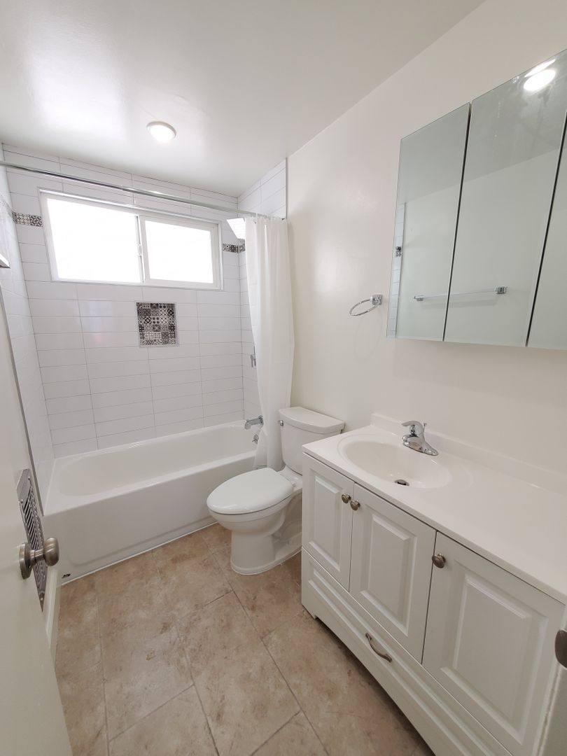 Apartment for rent at 8529 Saturn St, Los Angeles, CA 90035