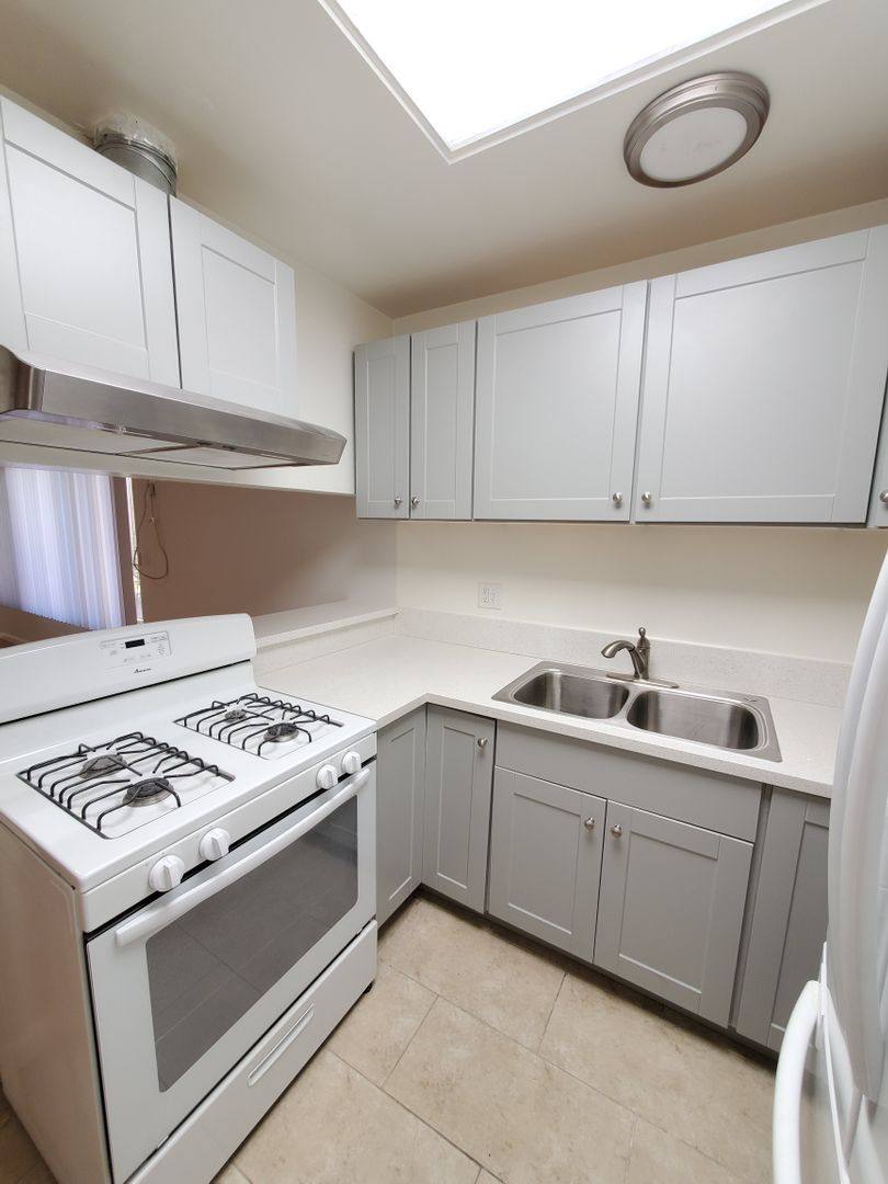 Apartment for rent at 8529 Saturn St, Los Angeles, CA 90035