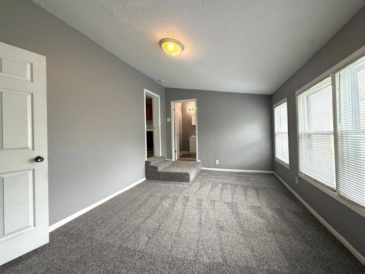 House for rent at 519 S 9th St, Council Bluffs, IA 51501