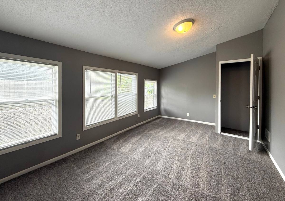 House for rent at 519 S 9th St, Council Bluffs, IA 51501