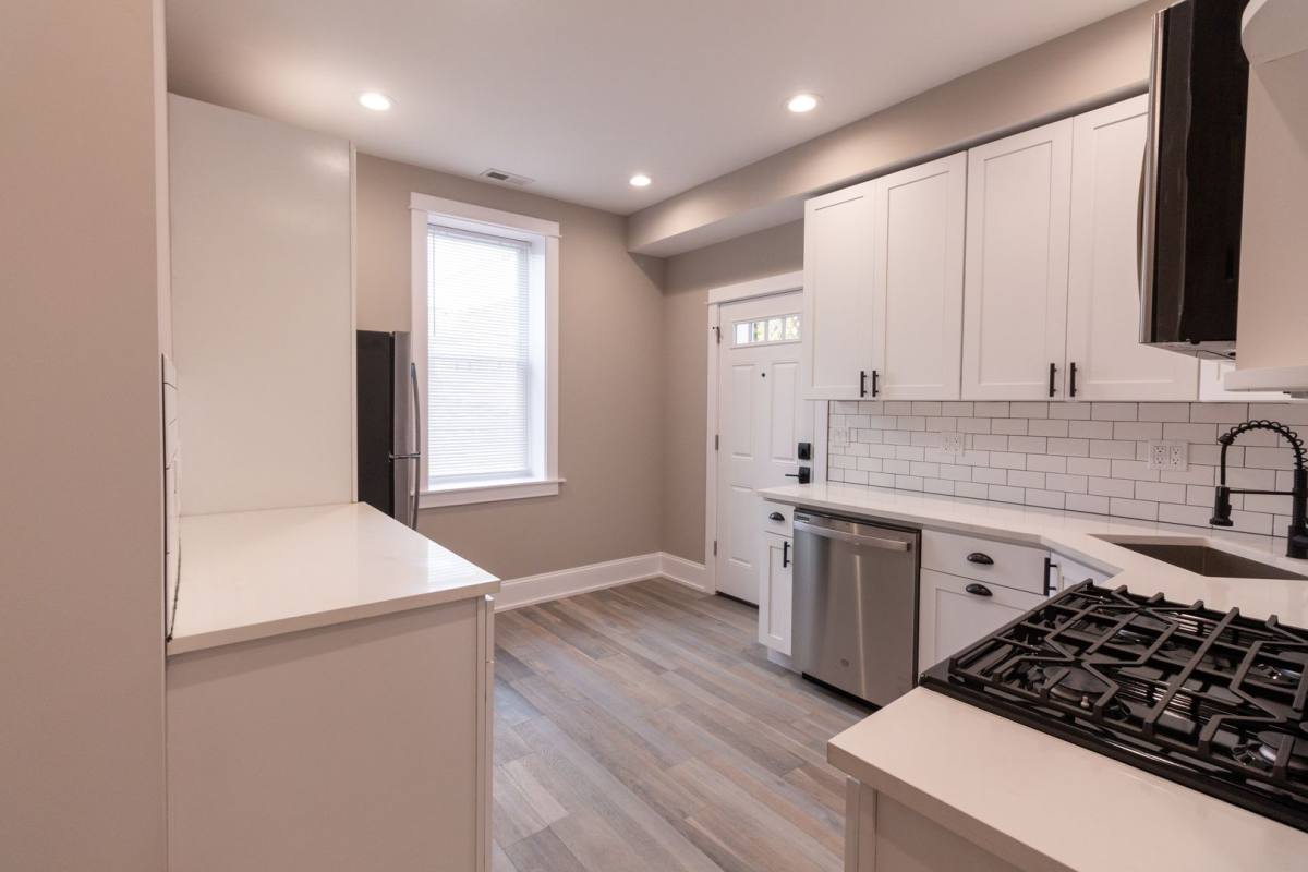 Apartment for rent at 2850 W Barry Ave, Chicago, IL 60618