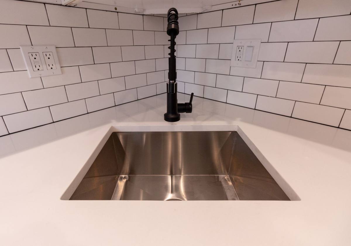 Apartment for rent at 2850 W Barry Ave, Chicago, IL 60618