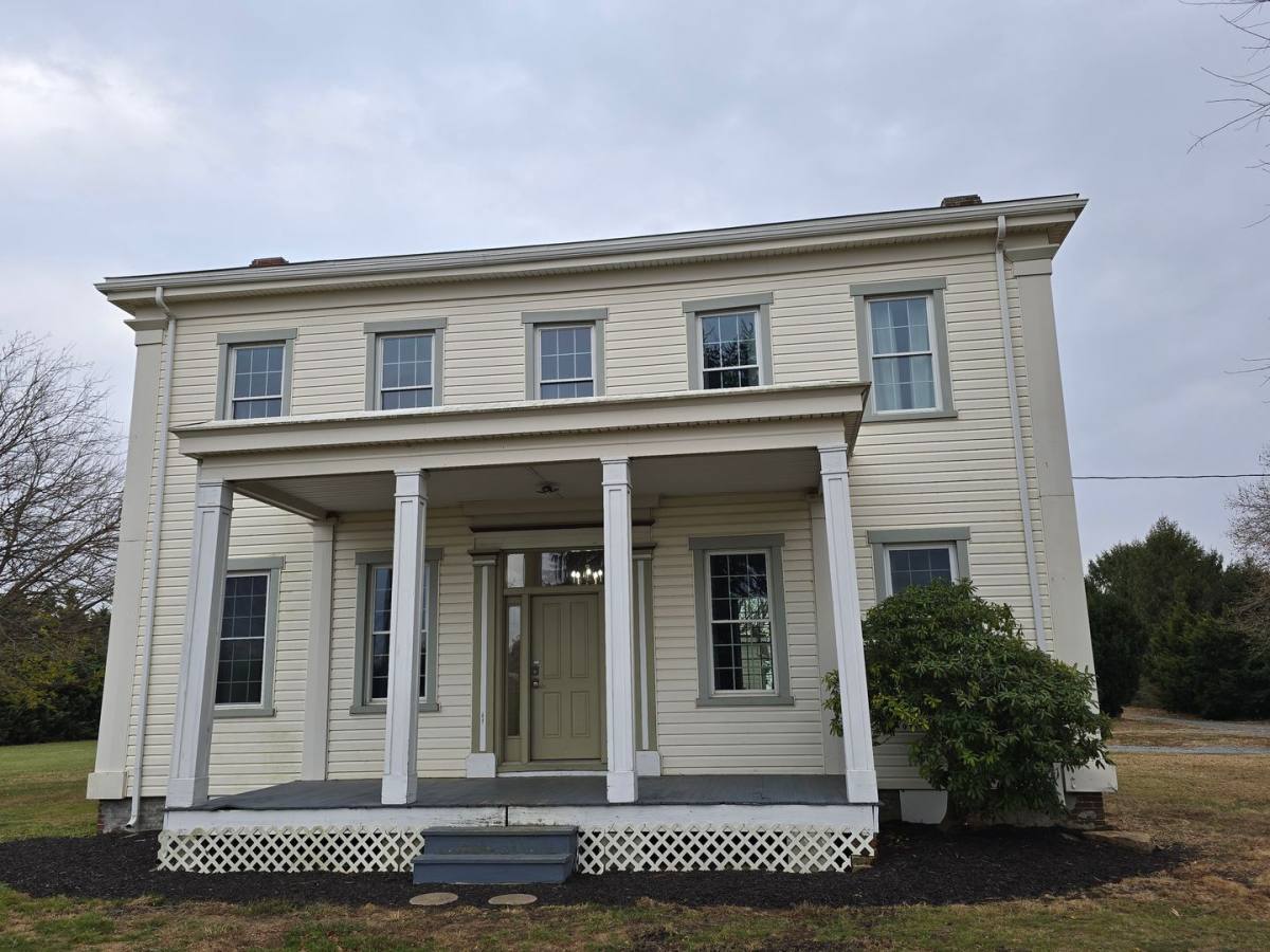 House for rent at 1102 Middletown Warwick Rd, Middletown, DE 19709