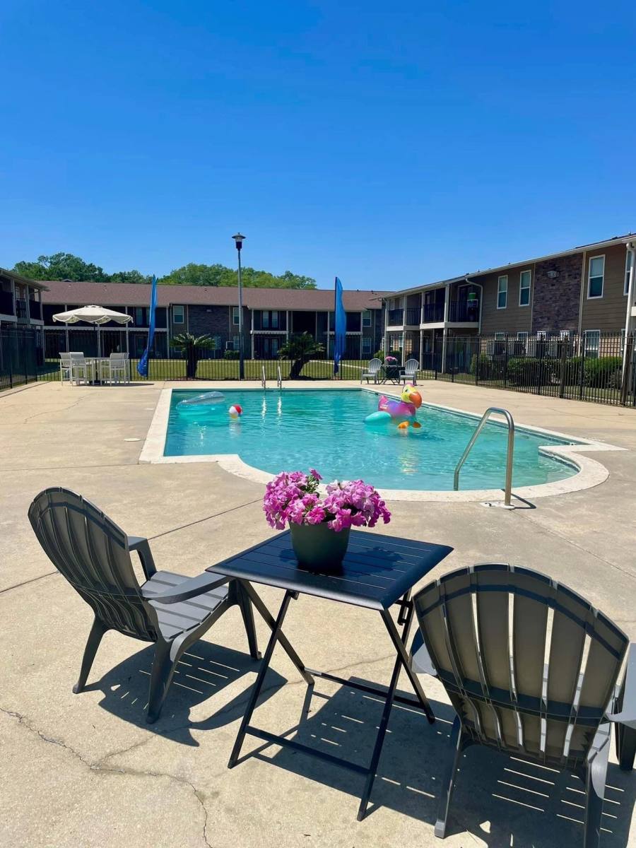 Apartment for rent at 2816 Eden St, Pascagoula, MS 39581