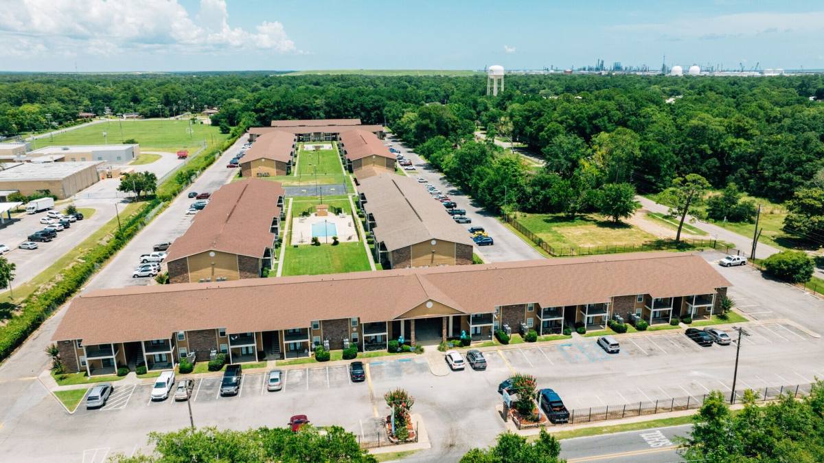 Apartment for rent at 2816 Eden St, Pascagoula, MS 39581