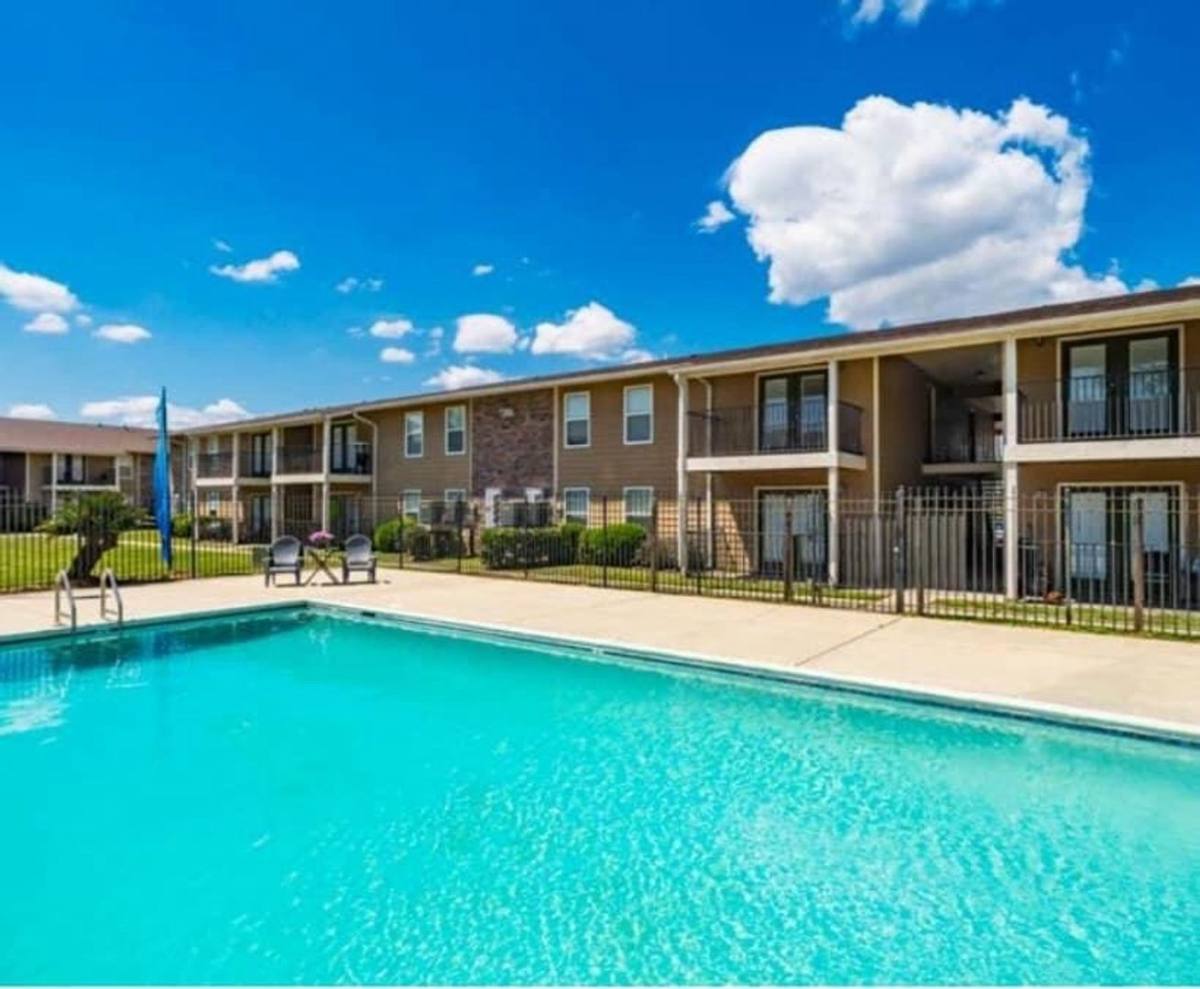 Apartment for rent at 2816 Eden St, Pascagoula, MS 39581