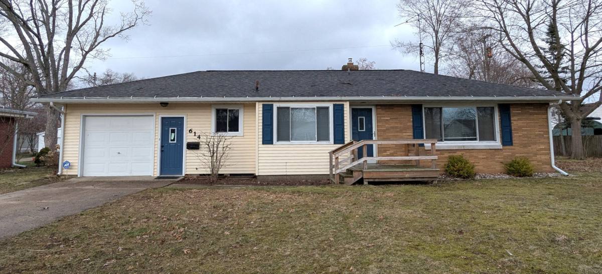 House for rent at 614 E Sunset Dr, Muskegon, MI 49445