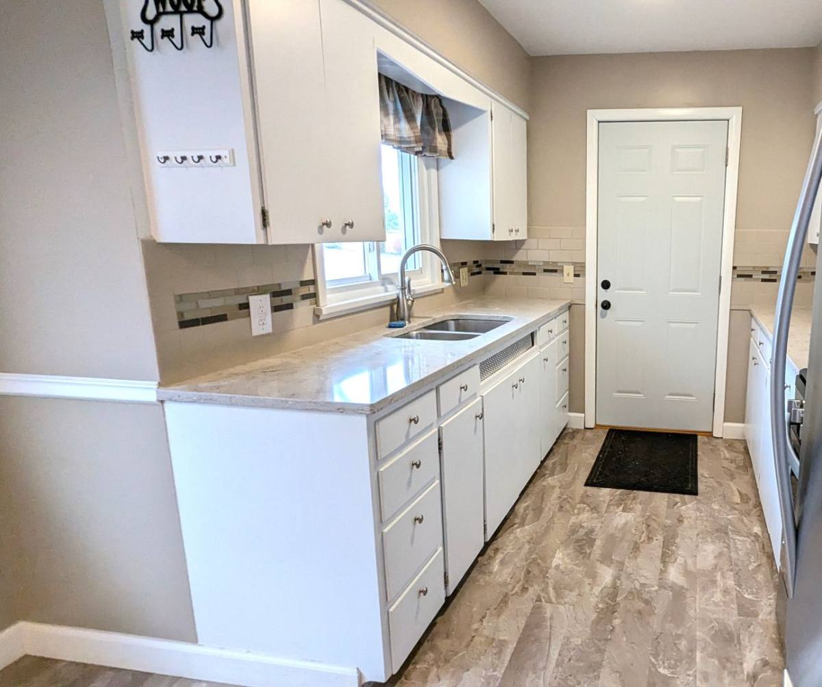 House for rent at 614 E Sunset Dr, Muskegon, MI 49445