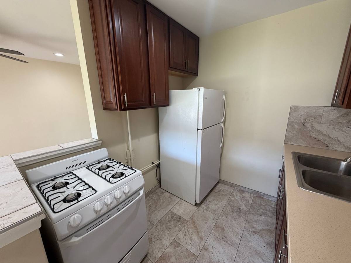 Apartment for rent at 2227 E Westport Dr, Anaheim, CA 92806