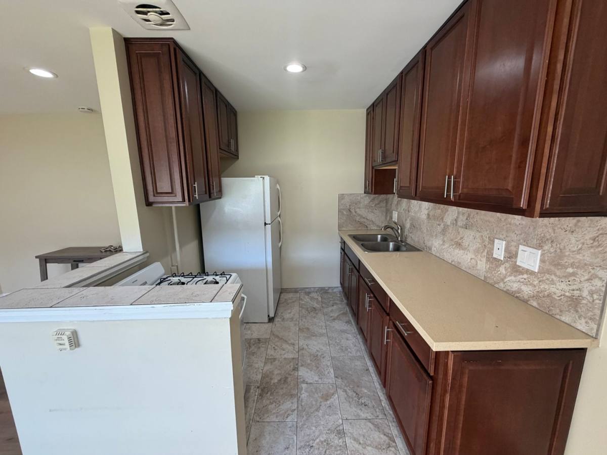 Apartment for rent at 2227 E Westport Dr, Anaheim, CA 92806