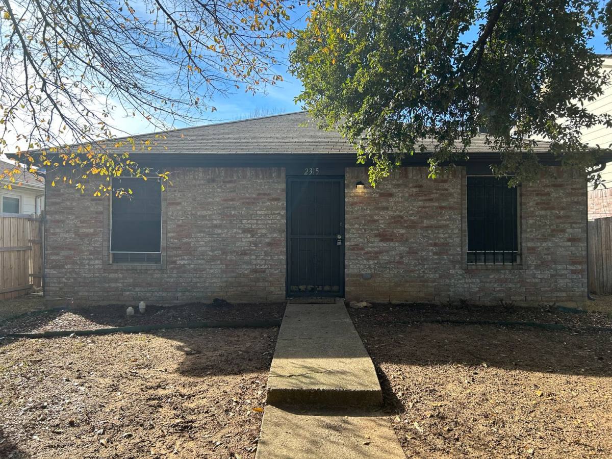 House for rent at 2315 Summit Lane, Dallas, TX 75227