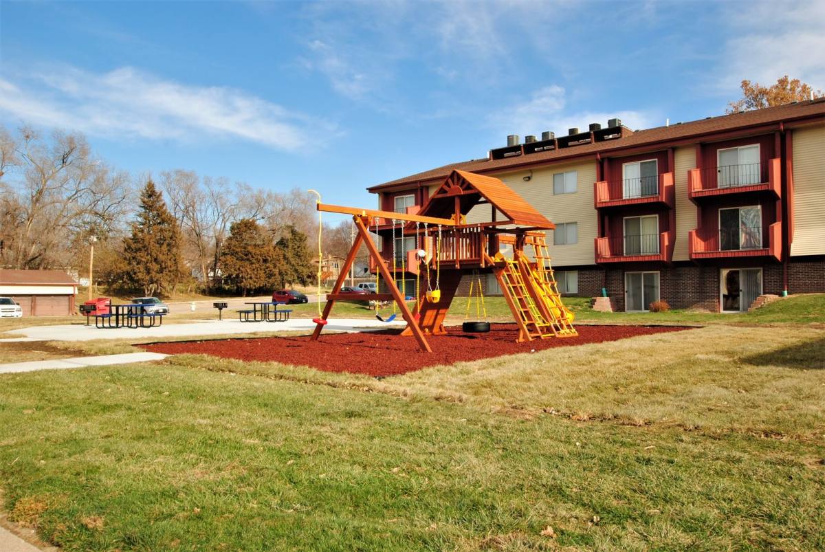 Townhouse for rent at 818 Lincoln Rd, Bellevue, NE 68005
