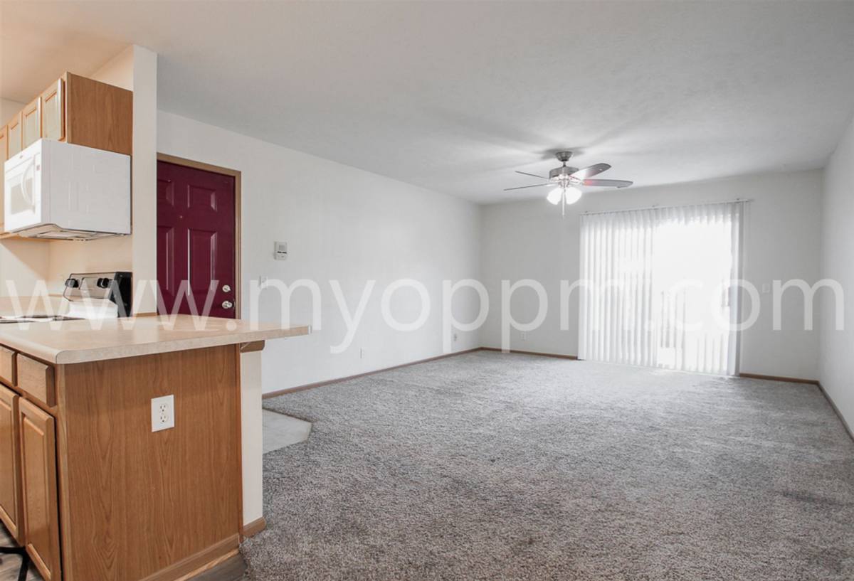 Townhouse for rent at 818 Lincoln Rd, Bellevue, NE 68005